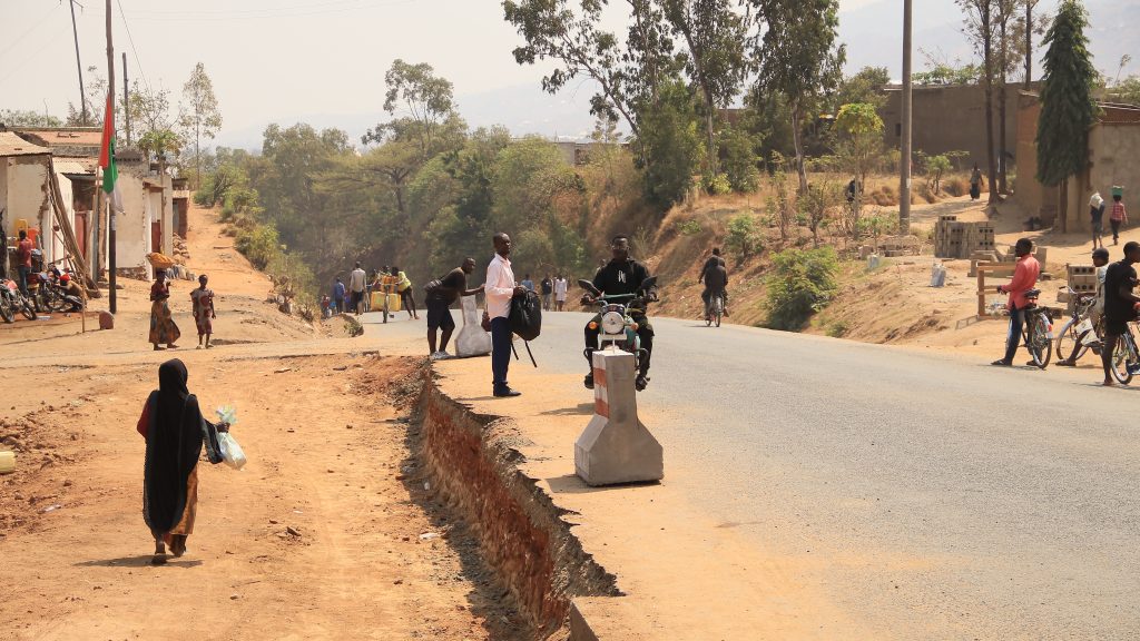 Burundi, Route Nationale n°3: à partir du poteau kilométrique 11 jusqu&rsquo;au PK 23, les travaux de terrassement se sont accélérés
